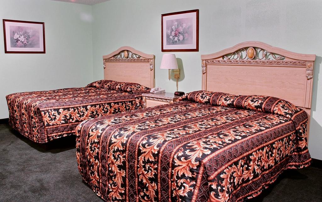 ווטרטאון Rodeway Inn חדר תמונה