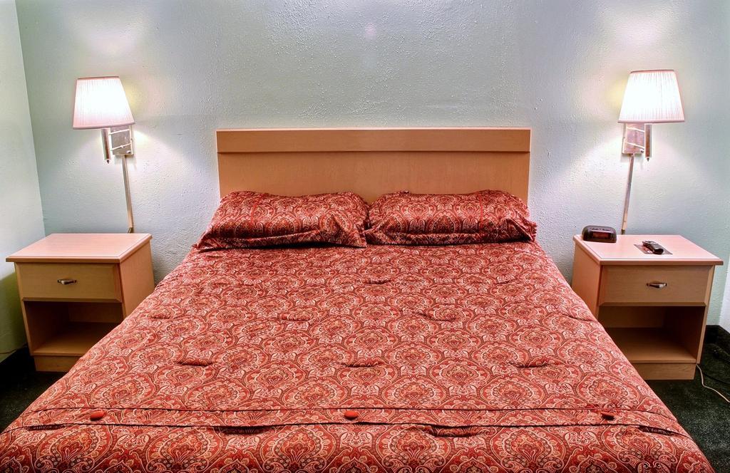 ווטרטאון Rodeway Inn חדר תמונה