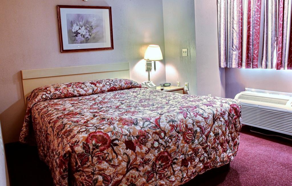 ווטרטאון Rodeway Inn חדר תמונה