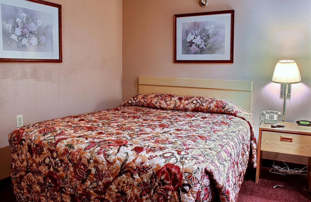 ווטרטאון Rodeway Inn מראה חיצוני תמונה